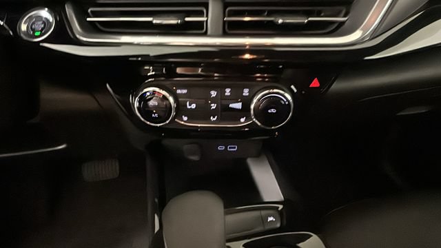 Used 2024 Chevrolet Trax RS w/ Driver Confidence Package FWD image 22