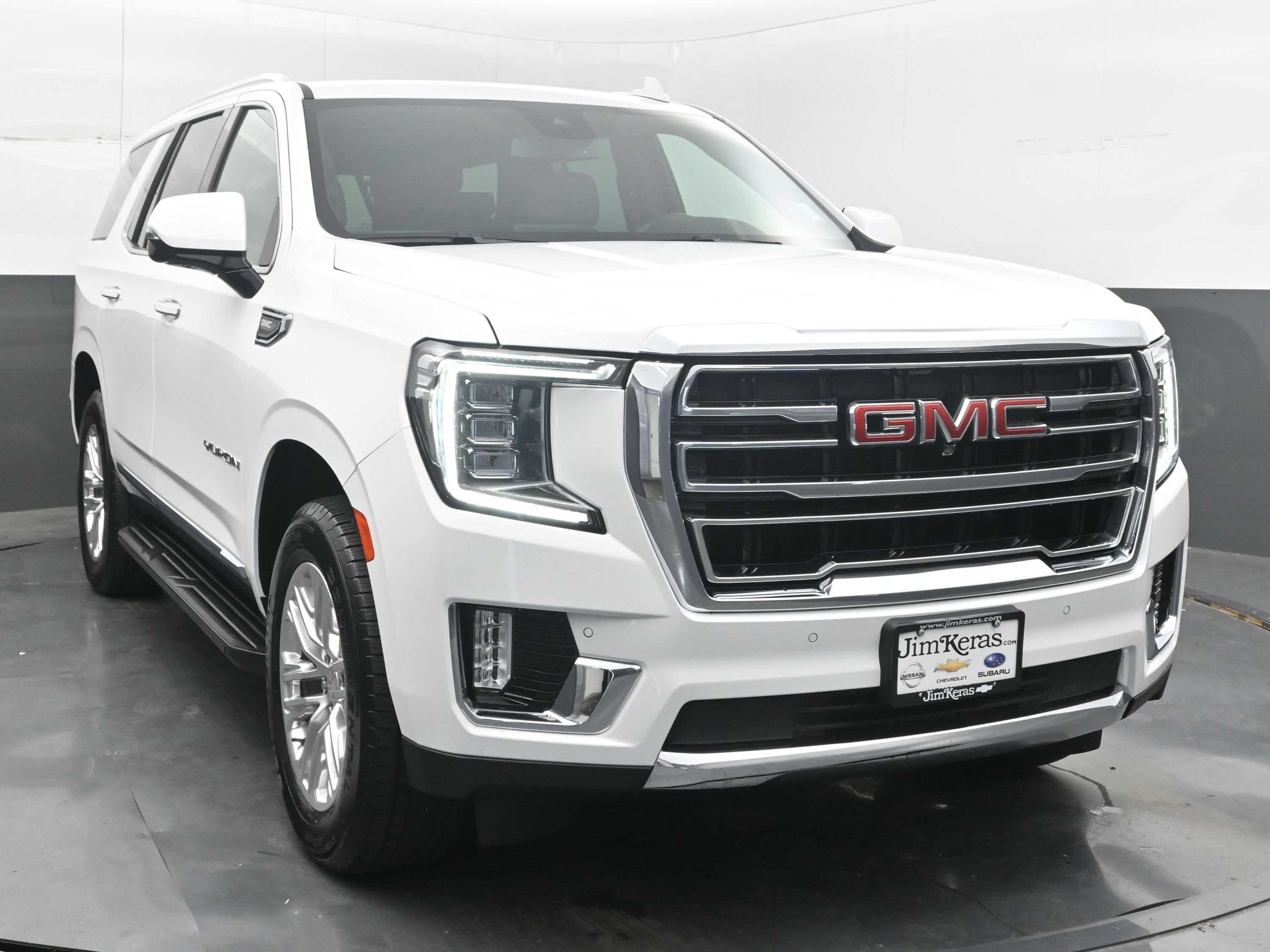 Used 2024 GMC Yukon SLT w/ SLT Luxury Package AWD/4WD image 3