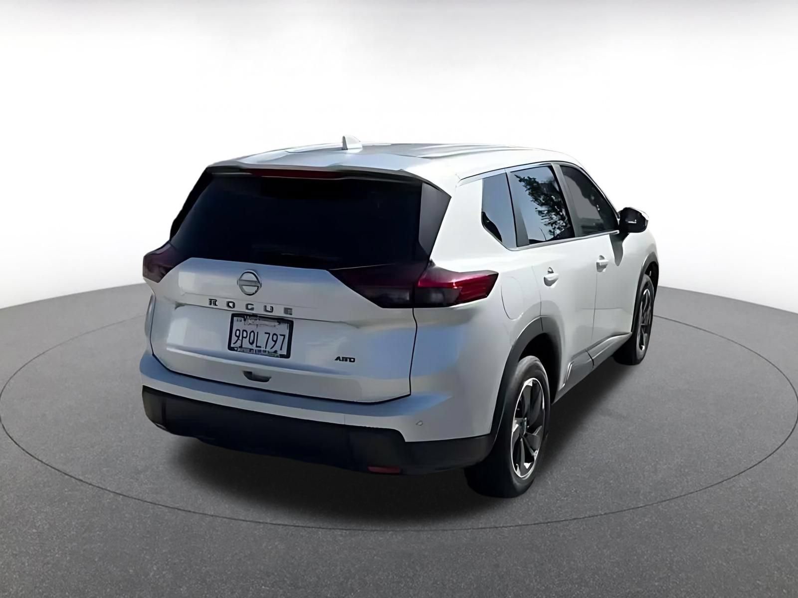 Used 2025 Nissan Rogue SV AWD/4WD image 14
