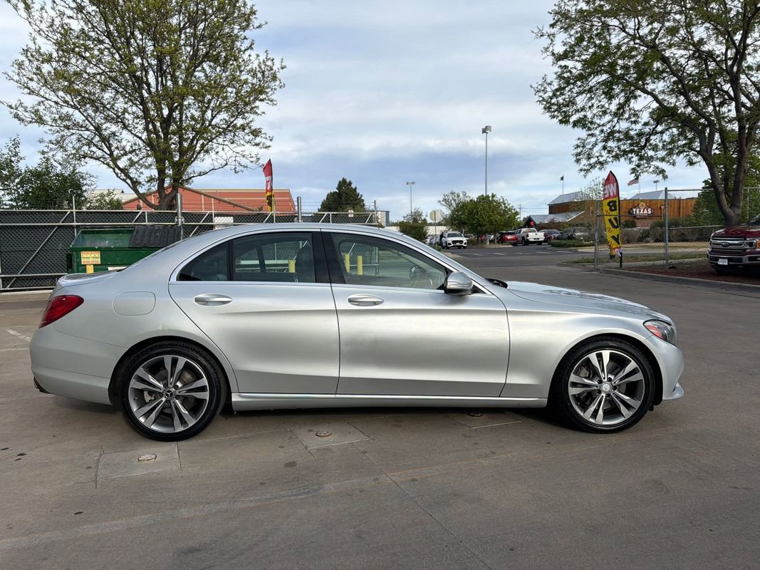 Used 2015 Mercedes-Benz C 300 4MATIC Sedan image 4
