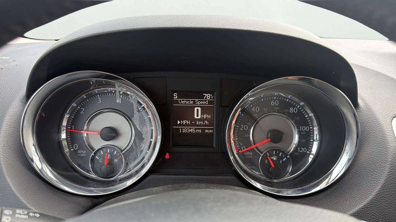 Used 2016 Chrysler Town & Country Touring w/ Driver Convenience Group FWD image 22