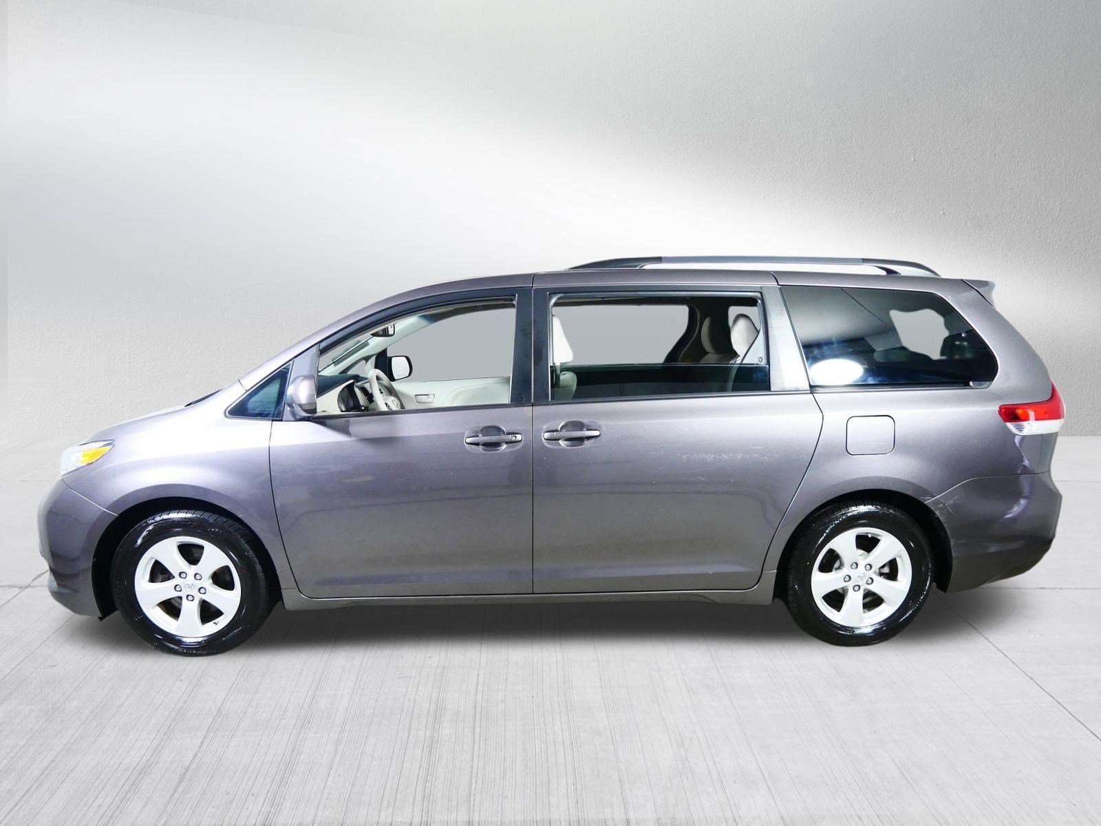Used 2012 Toyota Sienna LE FWD image 4