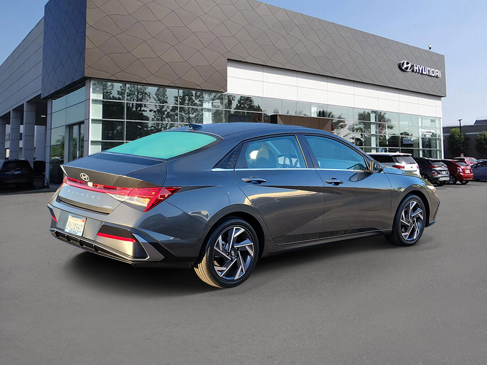 Certified 2025 Hyundai Elantra Limited FWD image 2