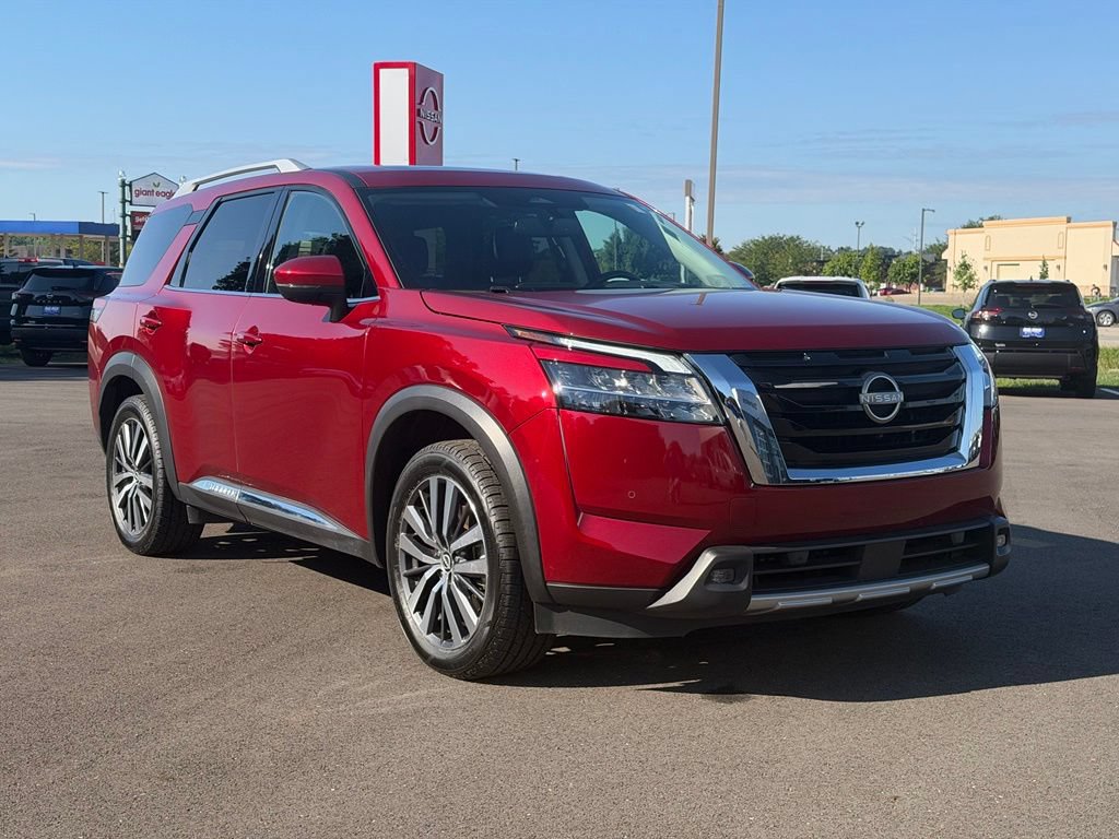 Used 2022 Nissan Pathfinder Platinum w/ Lighting Package (N92) AWD/4WD image 2