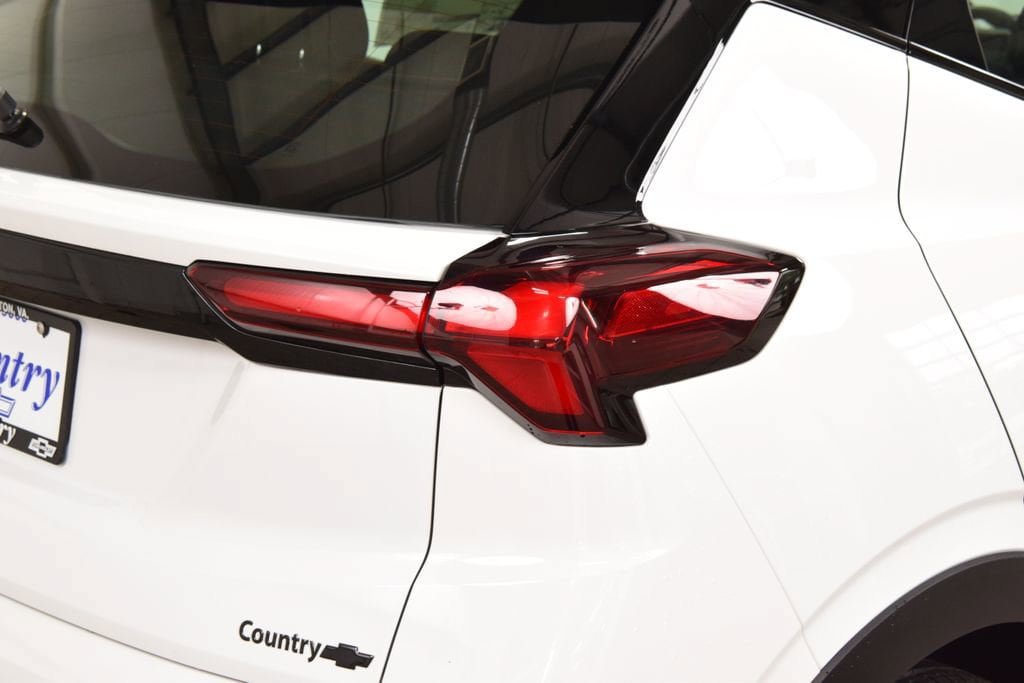 New 2027 Chevrolet Bolt LT FWD image 18