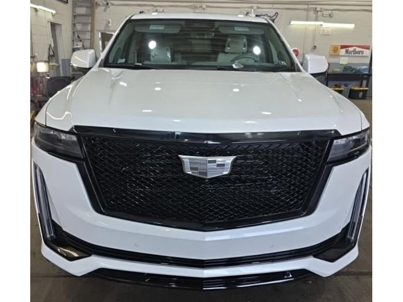 Used 2024 Cadillac Escalade Sport Platinum w/ LPO, ONYX Package AWD/4WD image 2