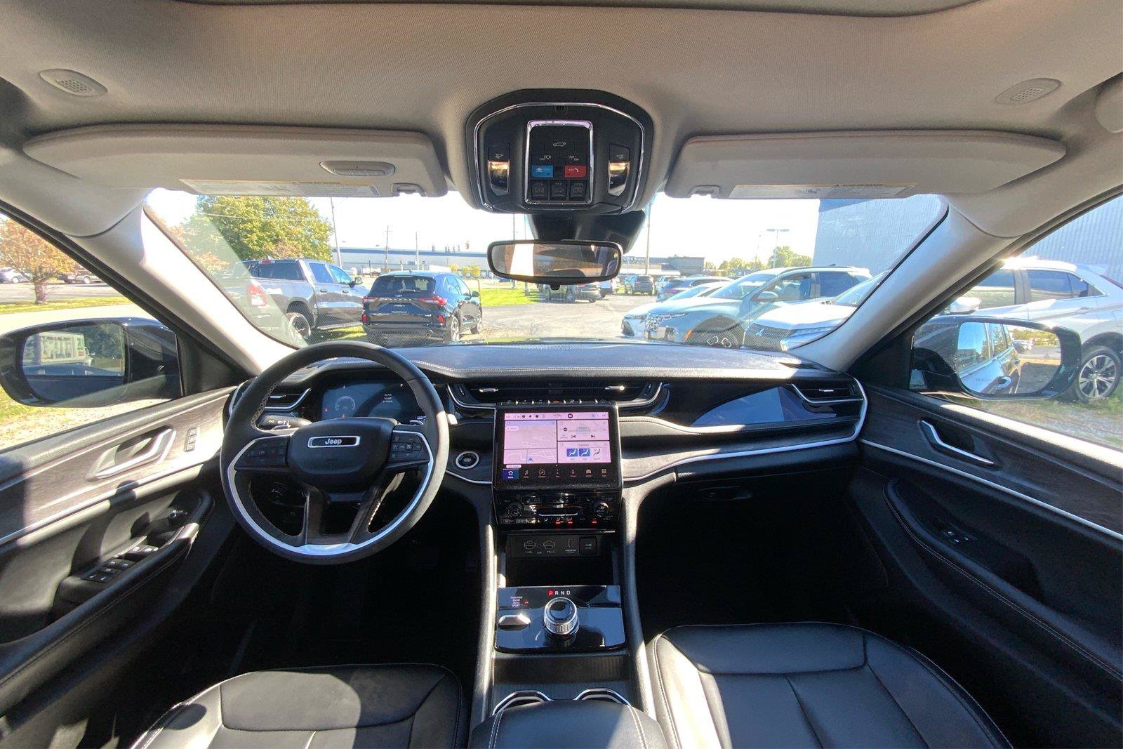 Used 2024 Jeep Grand Cherokee L Limited AWD/4WD image 32