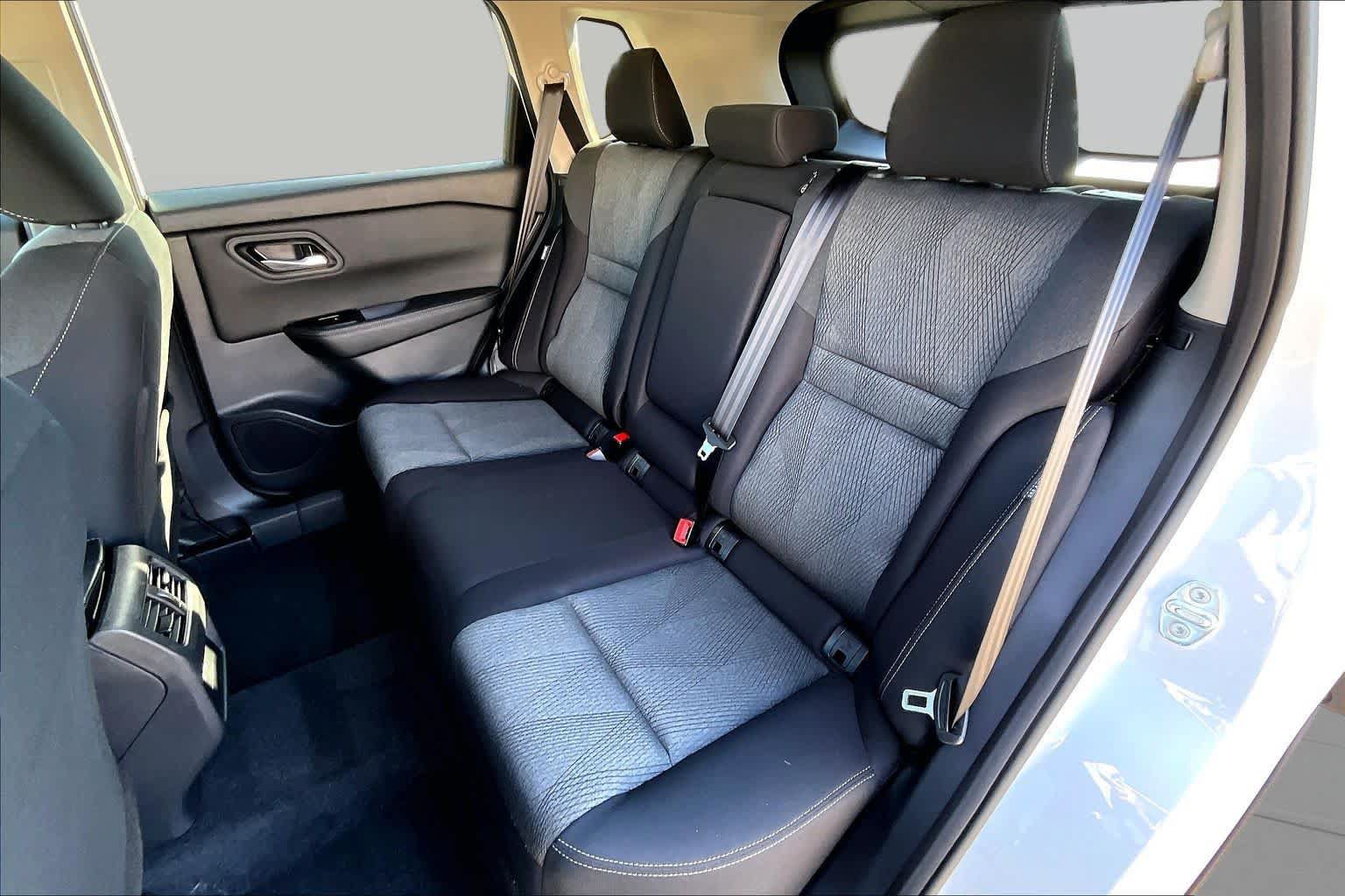 Certified 2026 Nissan Rogue SV FWD image 20