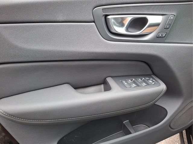 New 2026 Volvo XC60 B5 Plus w/ Protection Package Premier AWD/4WD image 5