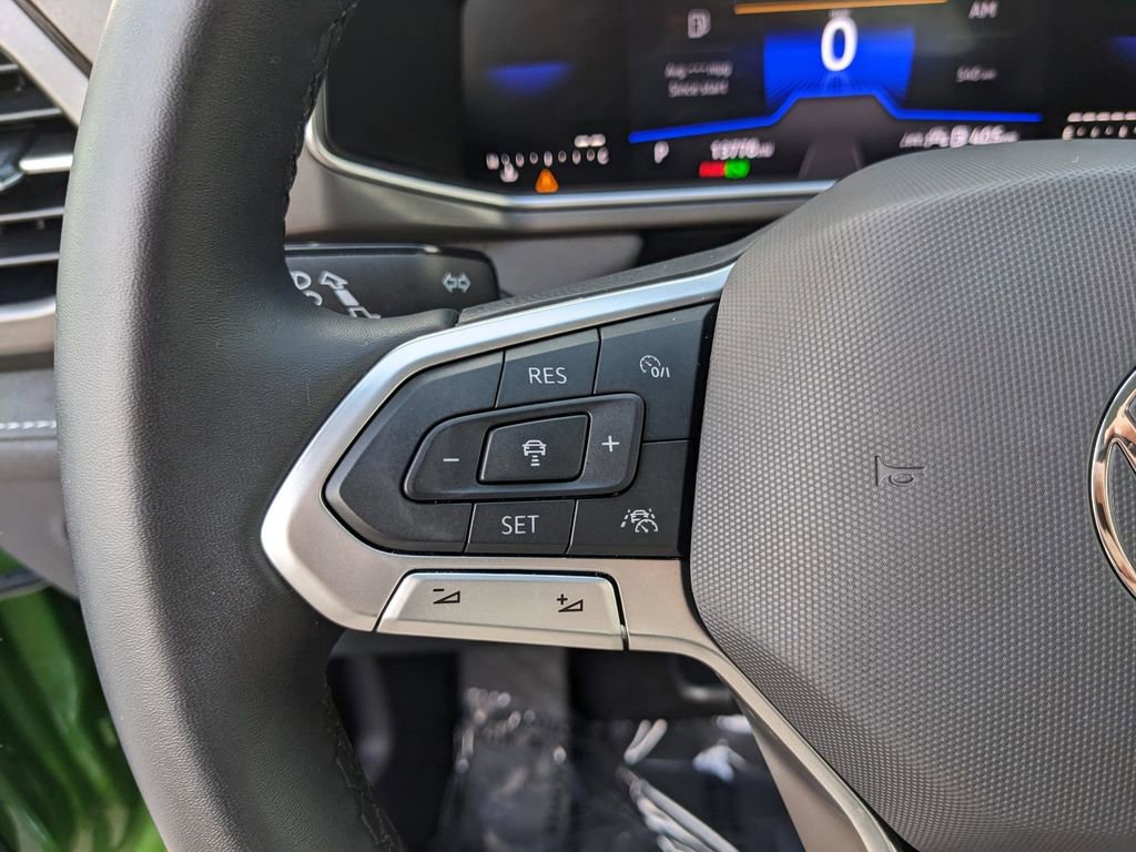 Certified 2025 Volkswagen Taos SE AWD/4WD image 31