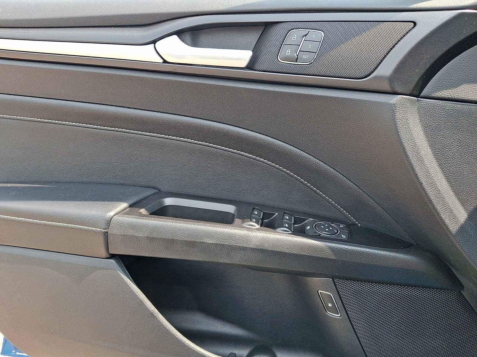 Used 2019 Ford Fusion Energi Titanium FWD image 20
