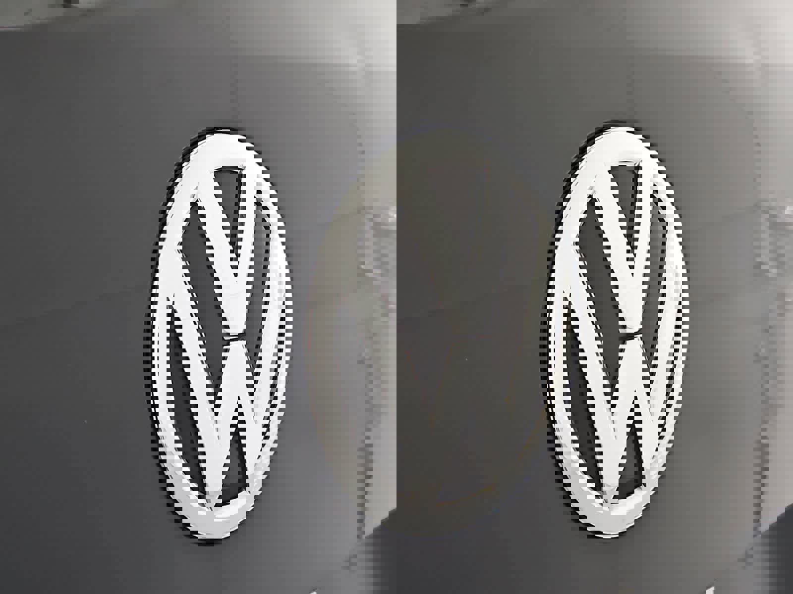 Used 2015 Volkswagen Touareg TDI AWD/4WD image 11