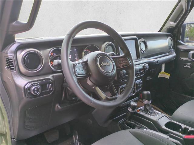 Certified 2023 Jeep Gladiator Sport AWD/4WD image 10