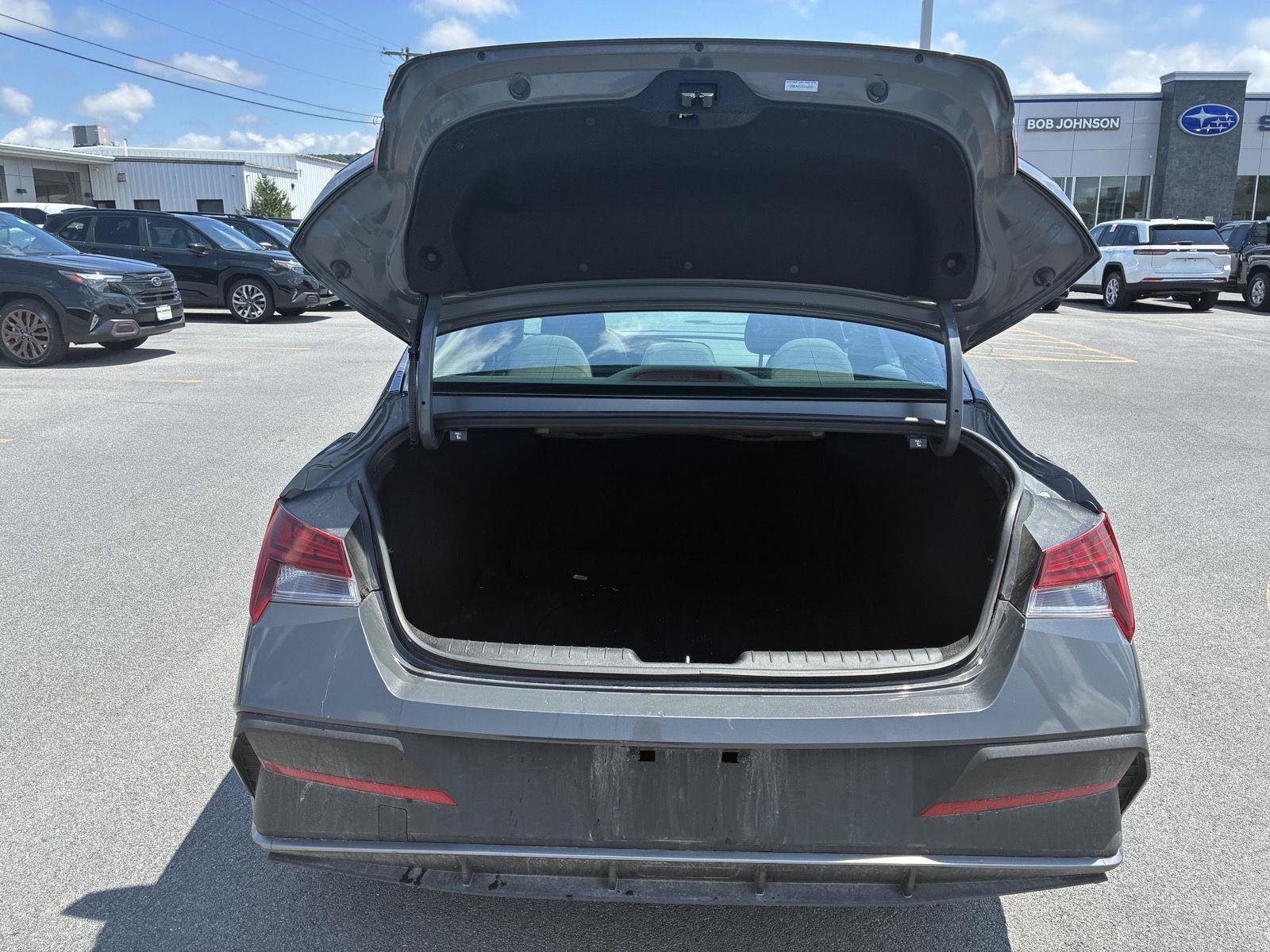 Used 2025 Hyundai Elantra SEL FWD image 10