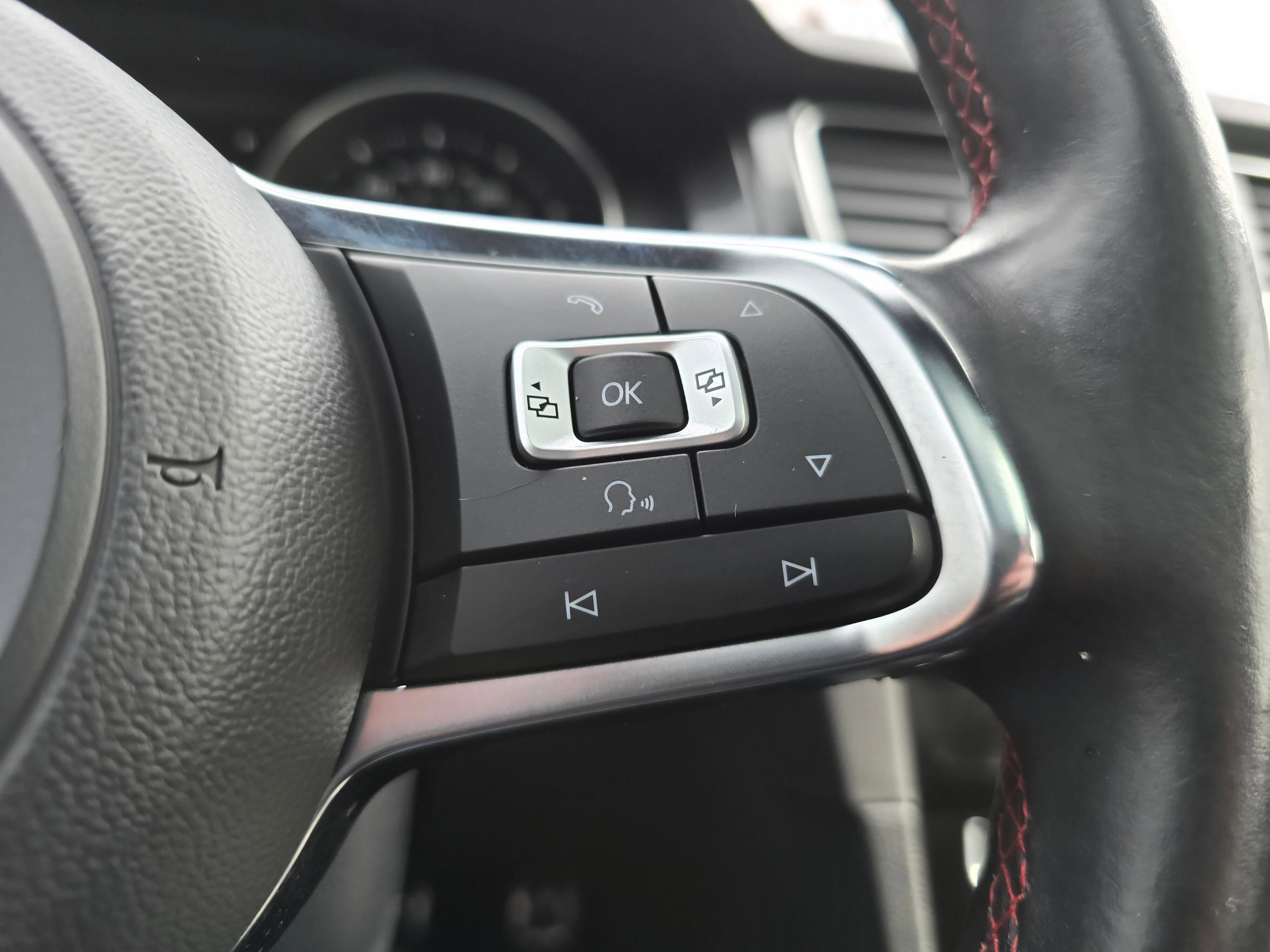 Used 2015 Volkswagen GTI SE FWD image 24