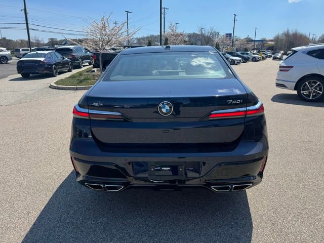 Used 2023 BMW 760i xDrive AWD/4WD image 8