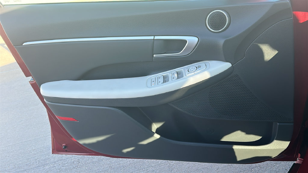 Used 2025 Hyundai Sonata SEL FWD image 19