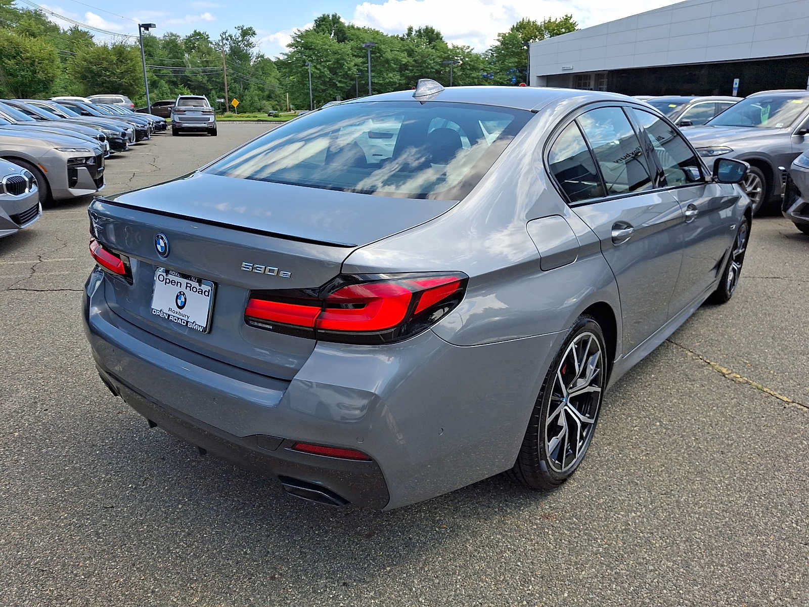 Used 2023 BMW 530e xDrive w/ Premium Package AWD/4WD image 7