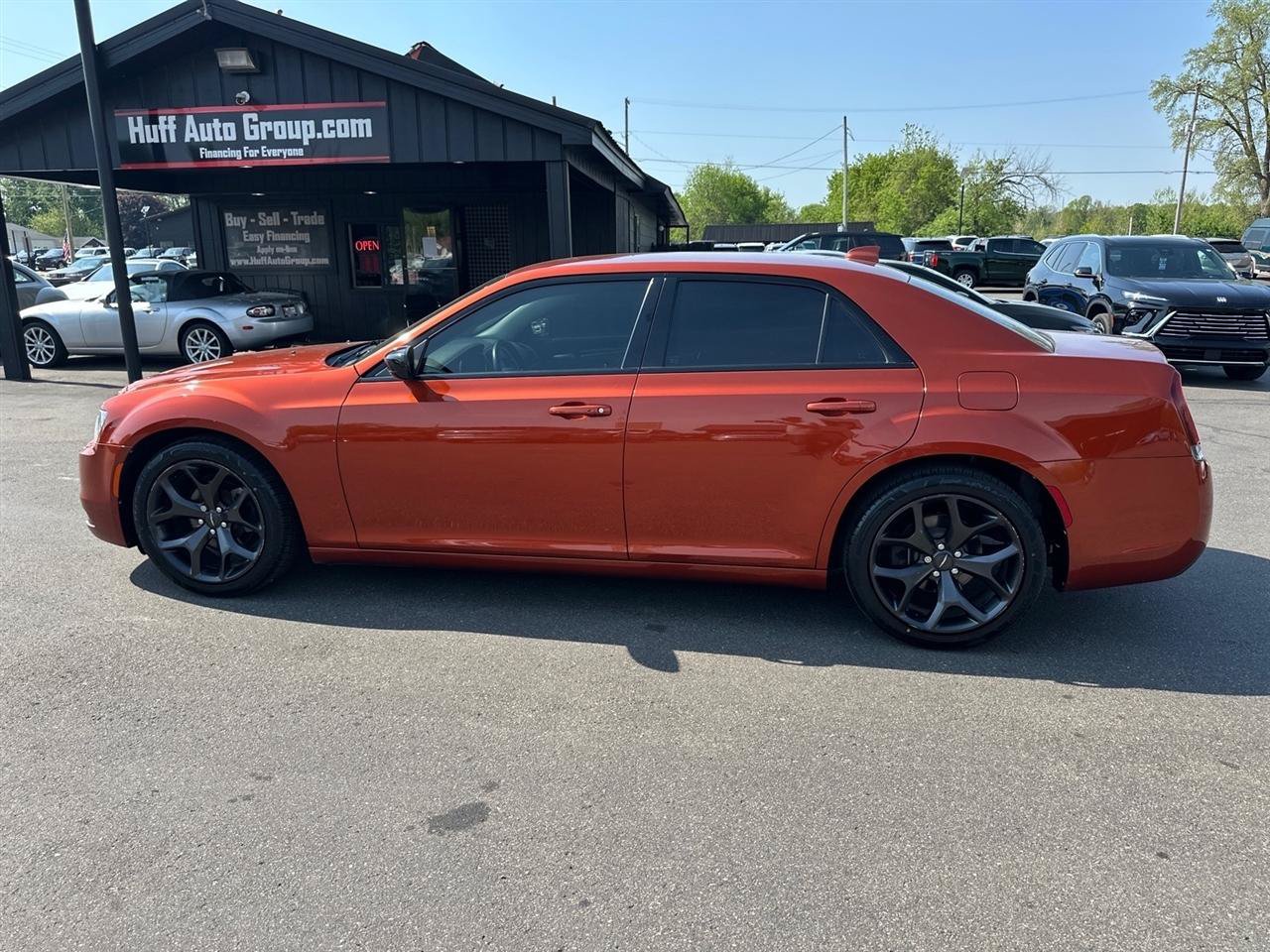 Used 2020 Chrysler 300 Touring w/ Sport Appearance Package RWD image 6