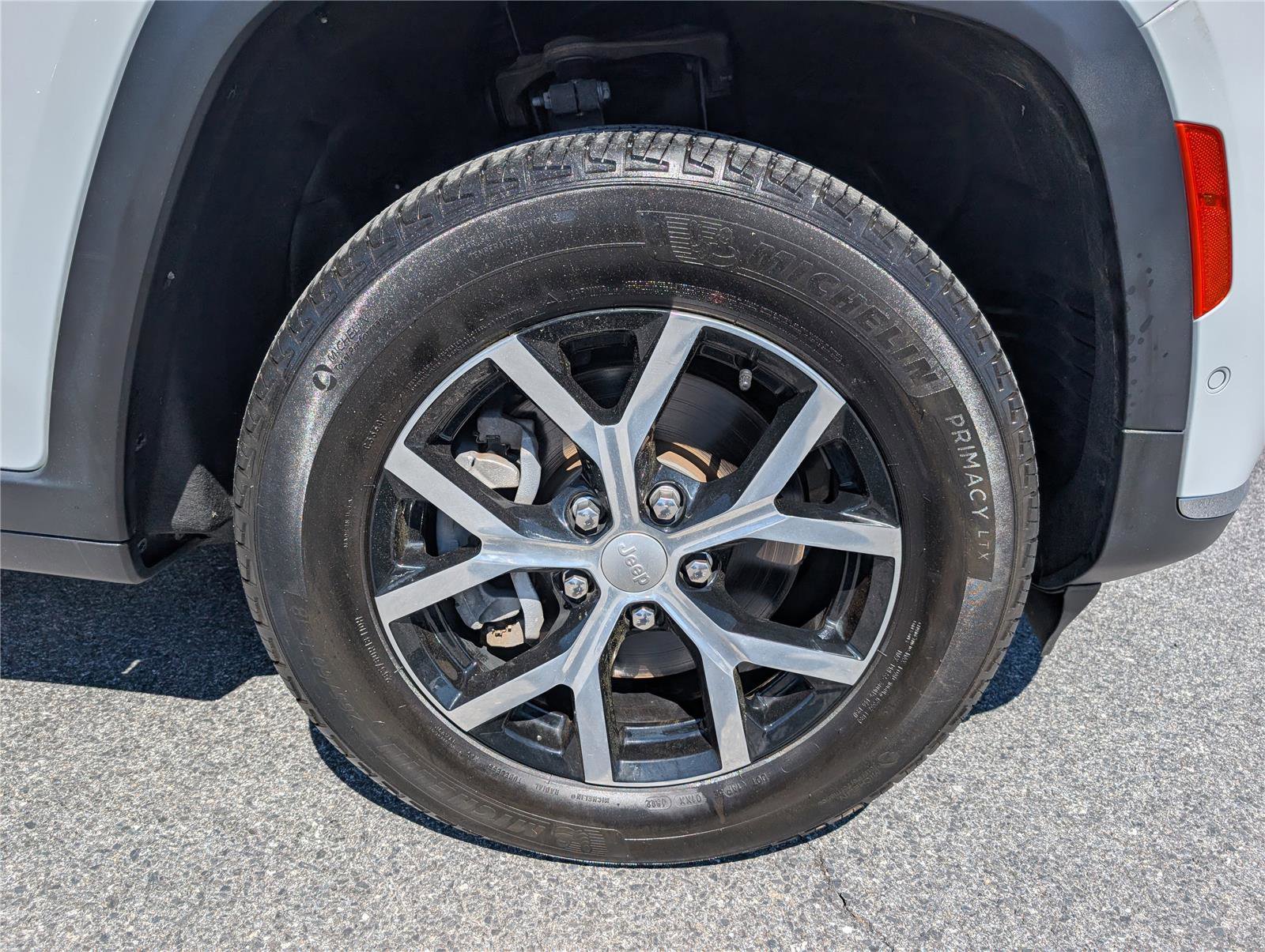 Used 2023 Jeep Grand Cherokee L Limited w/ Luxury Tech Group II image 9