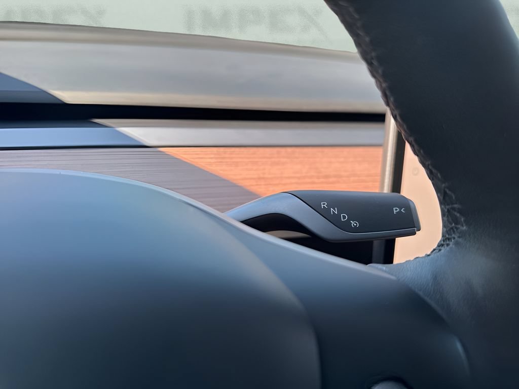 Used 2025 Tesla Model Y Long Range RWD image 18