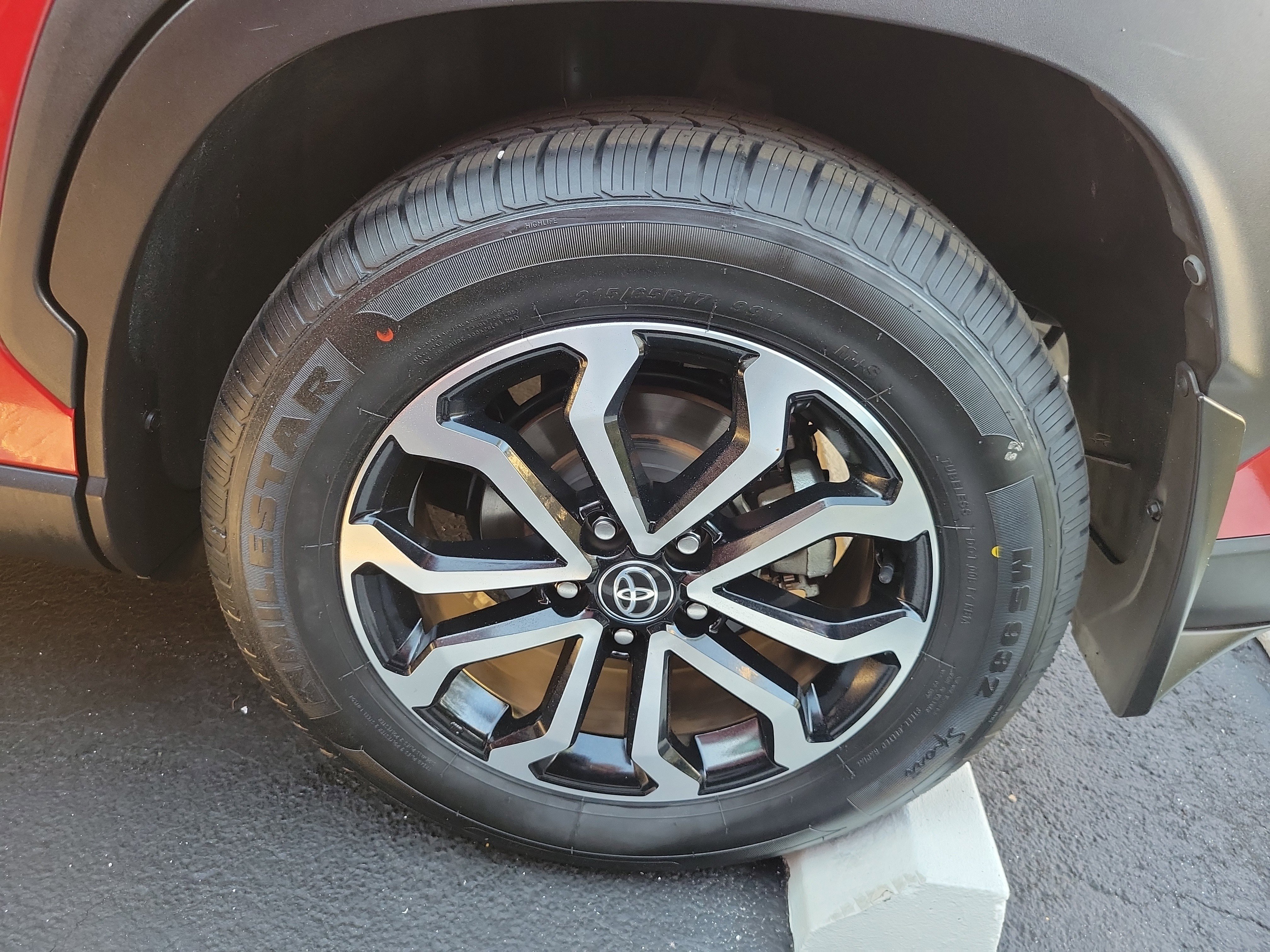 Used 2023 Toyota Corolla Cross SE image 29