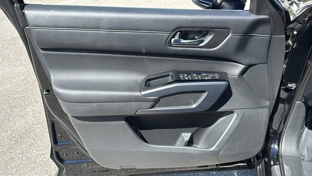 Used 2023 Nissan Pathfinder SL image 17