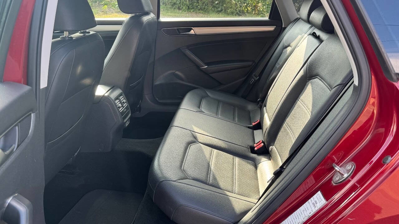 Used 2019 Volkswagen Passat 2.0T Wolfsburg FWD image 12