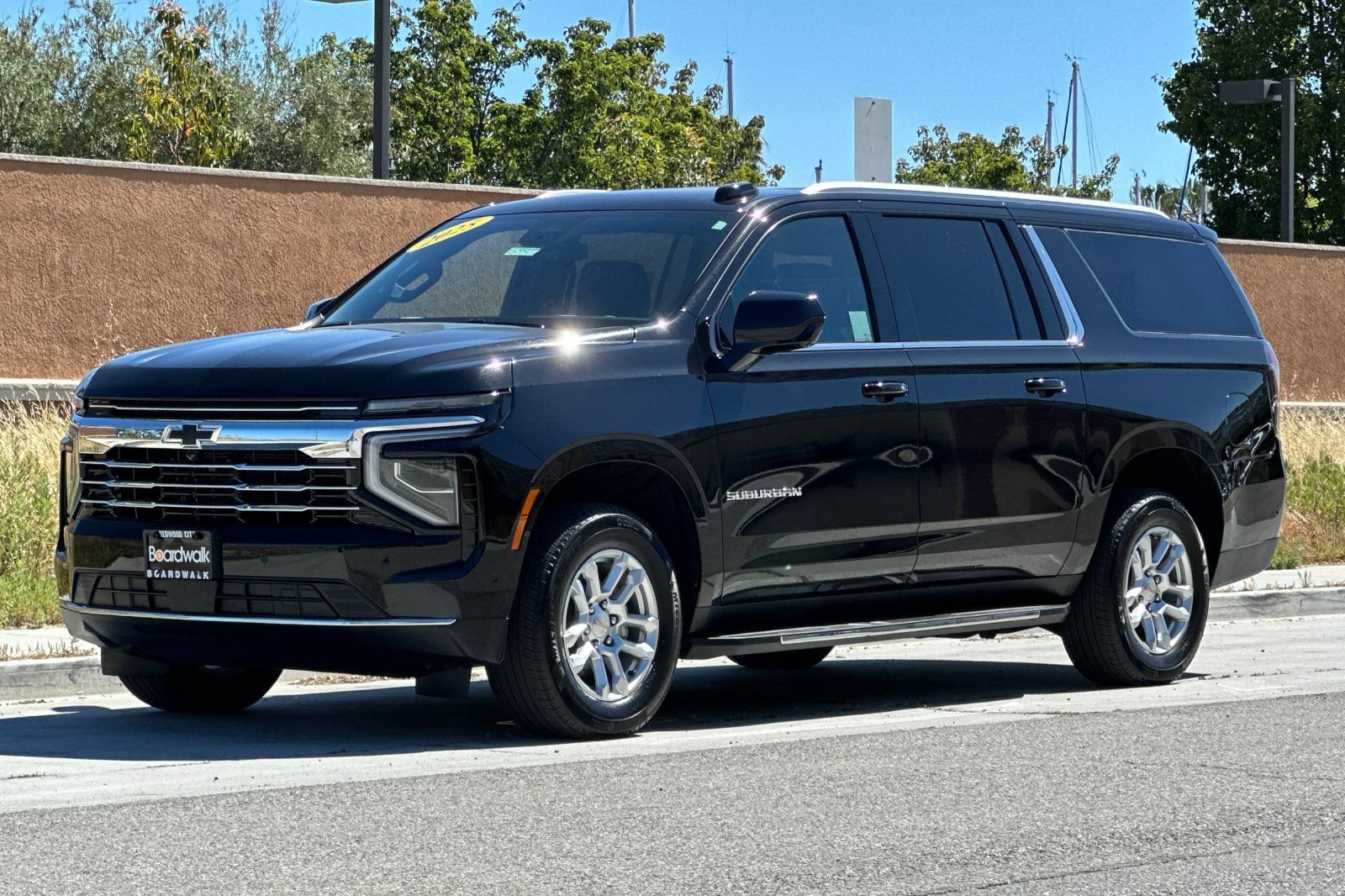 Used 2025 Chevrolet Suburban LT AWD/4WD image 8