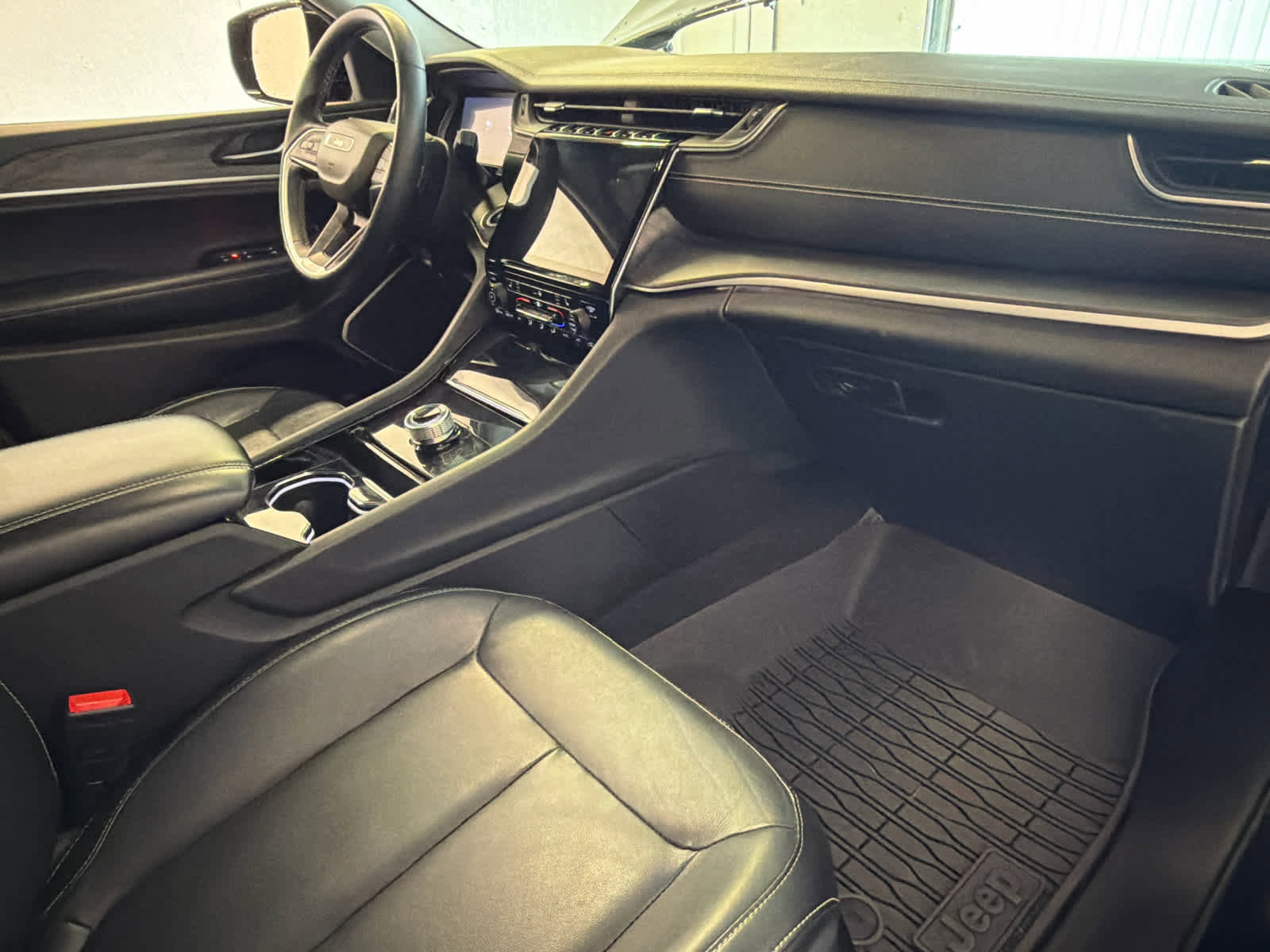 Used 2022 Jeep Grand Cherokee L Limited RWD image 27