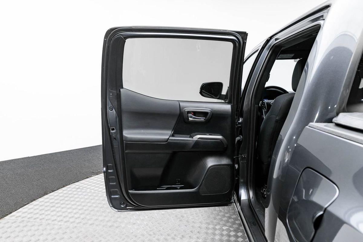 Used 2021 Toyota Tacoma TRD Sport w/ Technology Package image 12