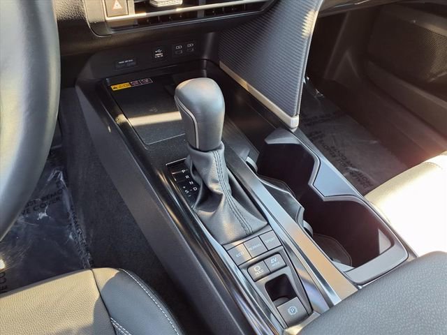 Used 2025 Toyota Camry SE image 17