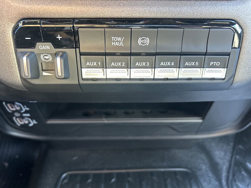 New 2026 RAM 5500 Tradesman w/ Chrome Appearance Group AWD/4WD image 18