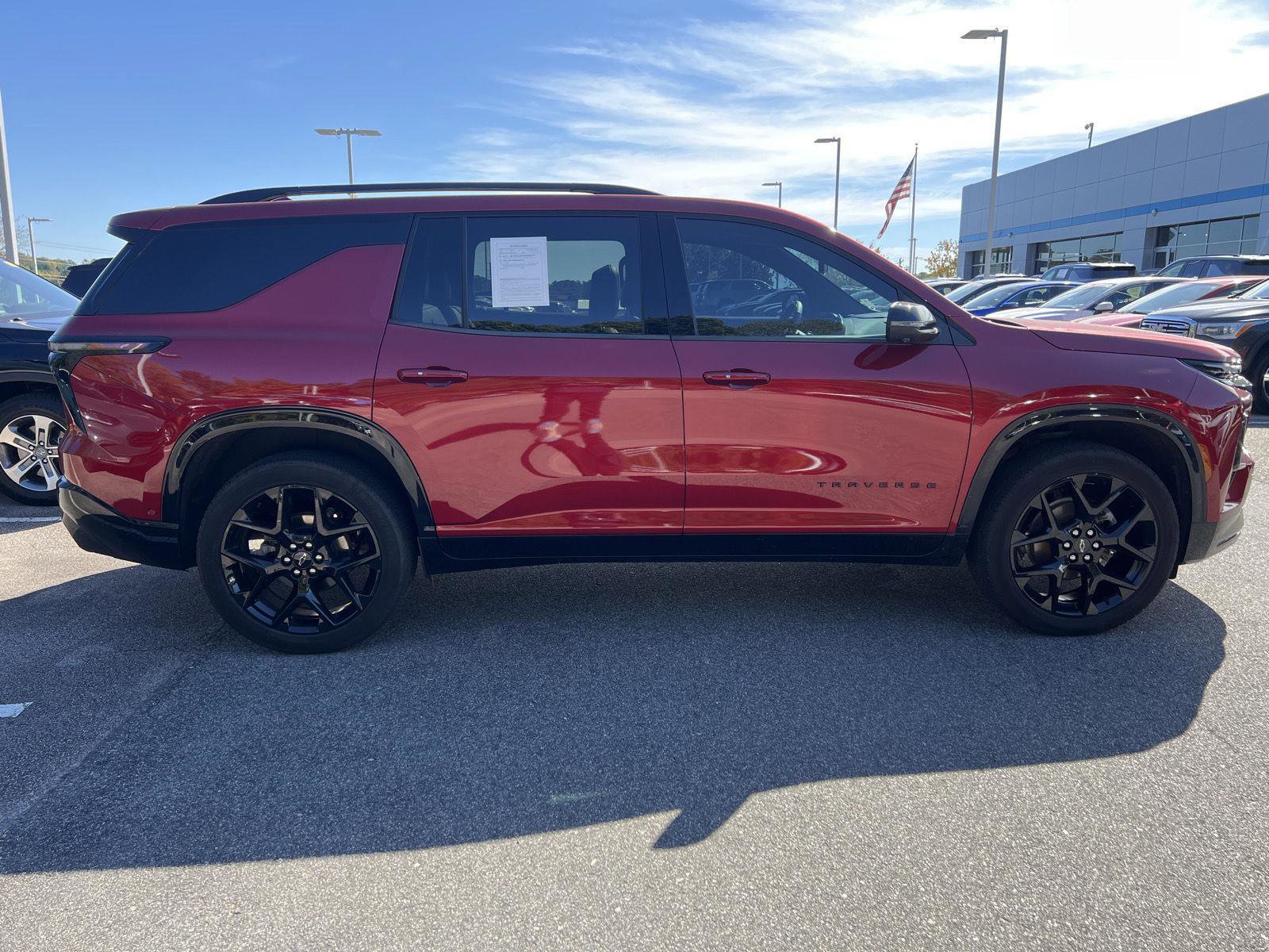 Used 2024 Chevrolet Traverse RS image 50