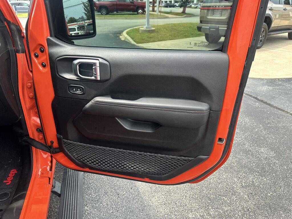 Used 2023 Jeep Wrangler Unlimited Rubicon 392 AWD/4WD image 15