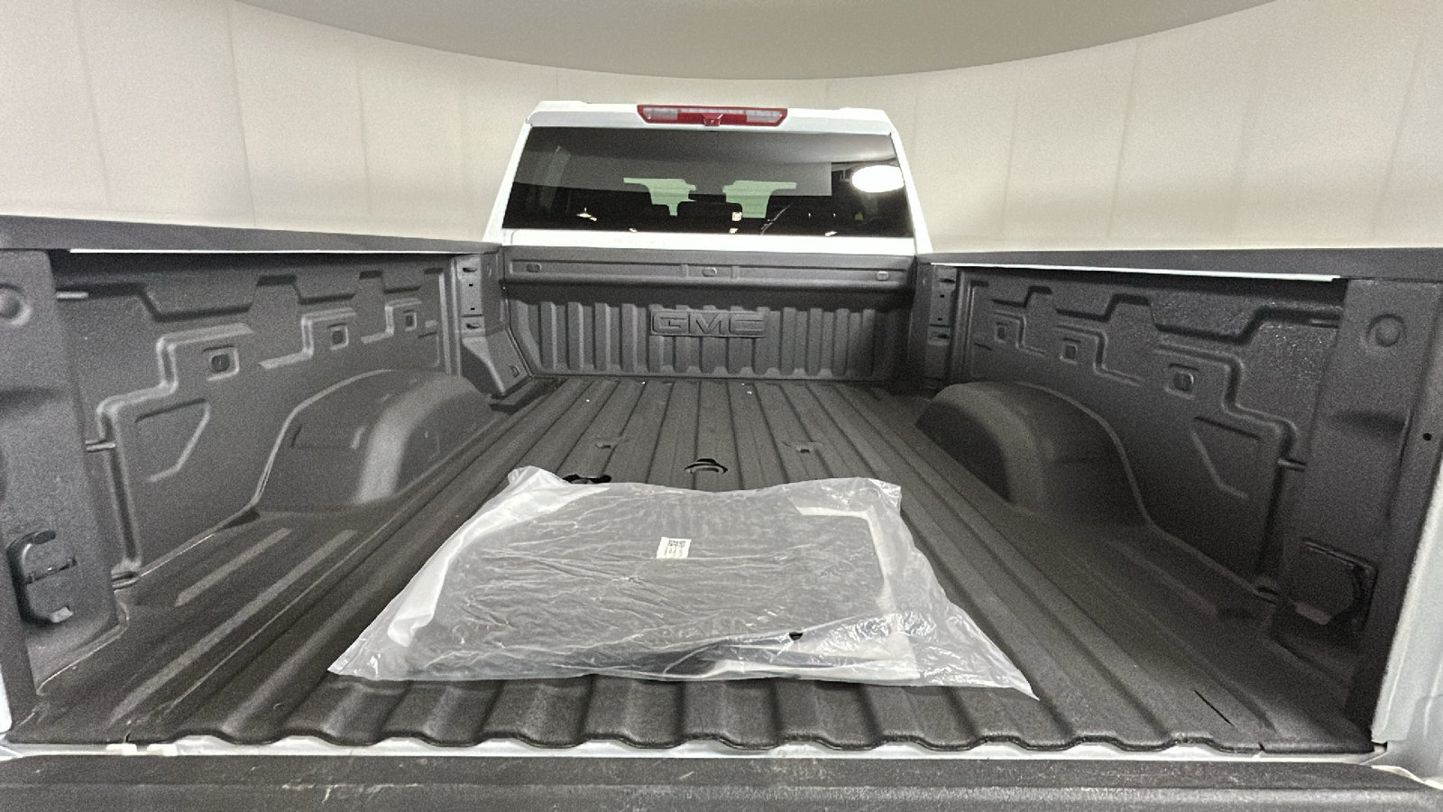 New 2026 GMC Sierra 2500 SLE w/ SLE Value Package; AWD/4WD image 32