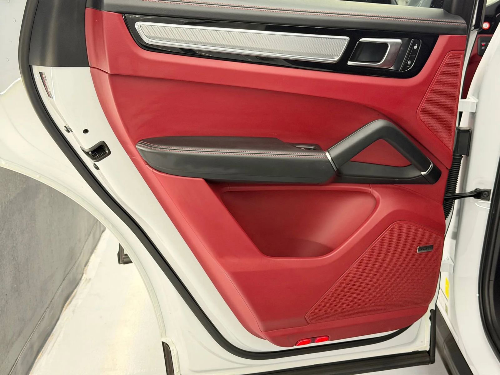 Used 2022 Porsche Cayenne Platinum Edition w/ Premium Package Plus AWD/4WD image 25