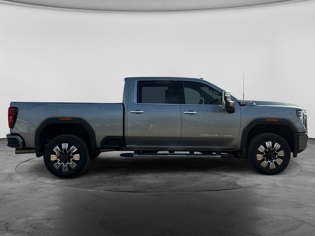 Used 2024 GMC Sierra 3500 Denali w/ Denali Reserve Package AWD/4WD image 11