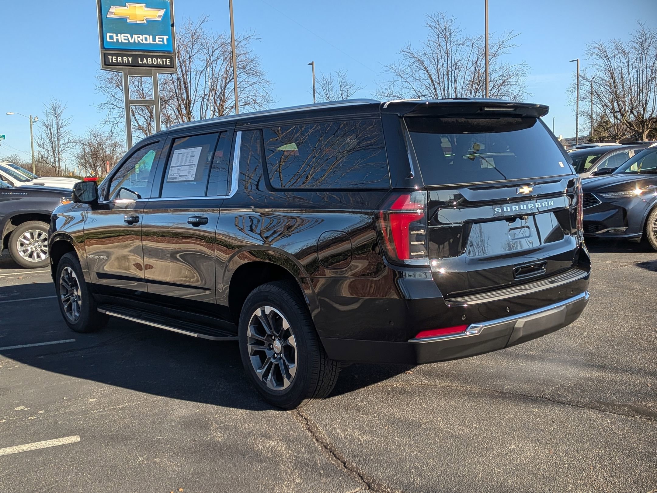New 2026 Chevrolet Suburban LS image 6