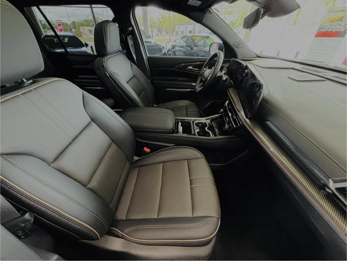 Used 2026 Chevrolet Traverse High Country FWD image 40