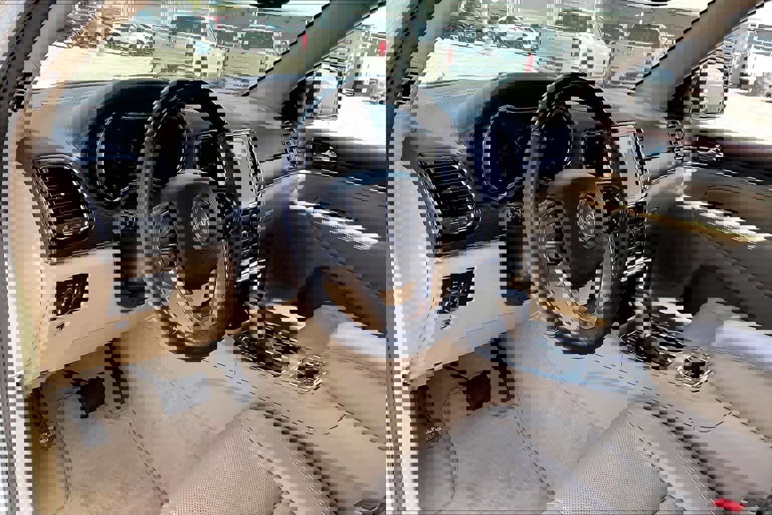 Used 2020 Jeep Grand Cherokee Overland image 16