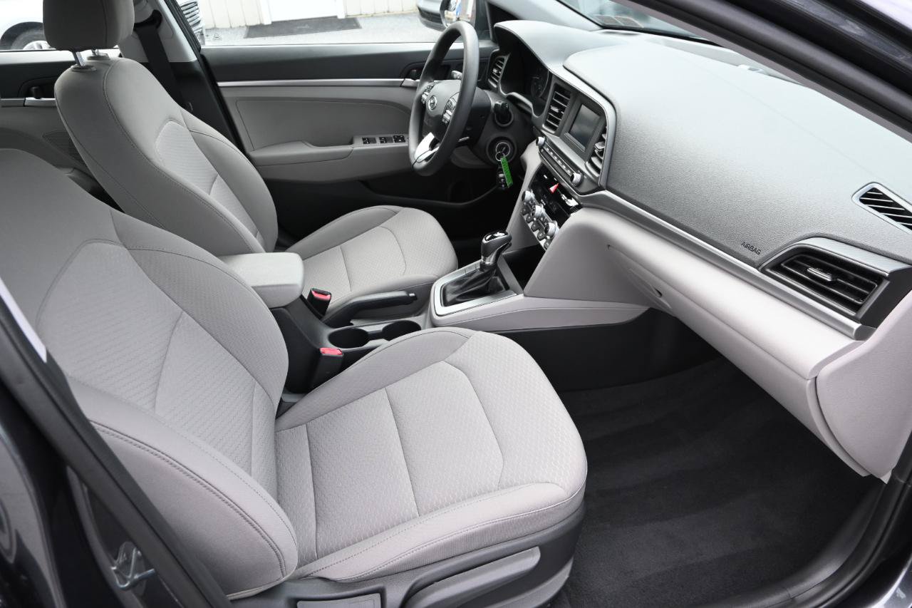 Used 2020 Hyundai Elantra SE FWD image 28