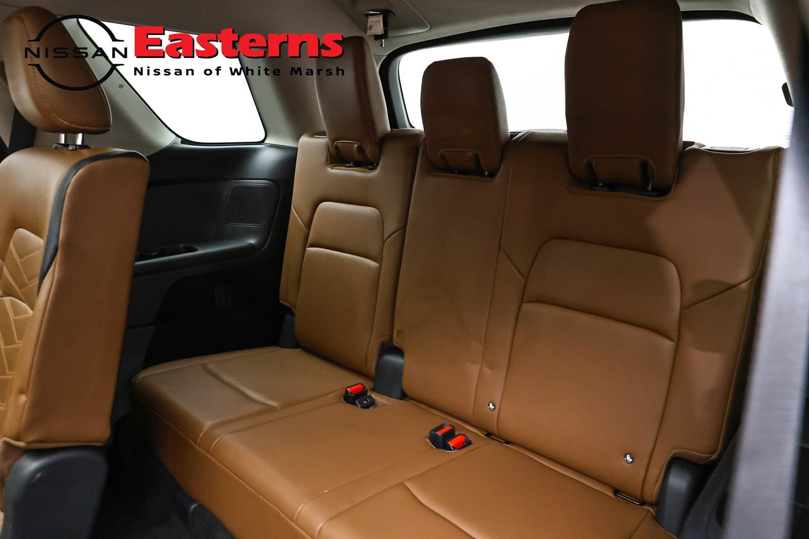 Used 2024 Nissan Pathfinder Platinum w/ Black Appearance Package AWD/4WD image 28