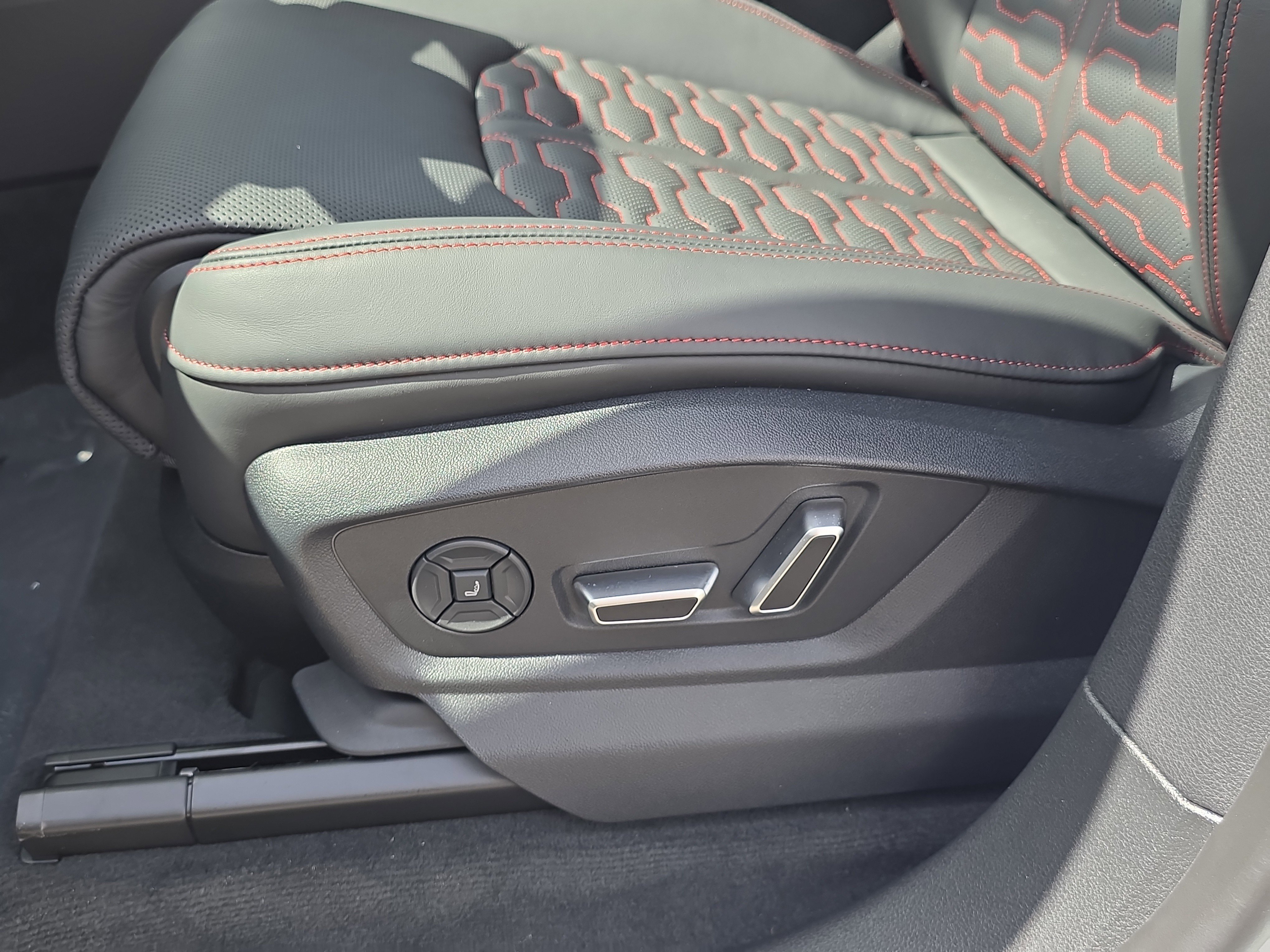 New 2025 Audi RS Q8 performance image 21
