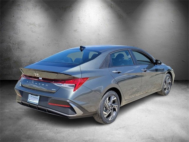 New 2025 Hyundai Elantra SEL image 3