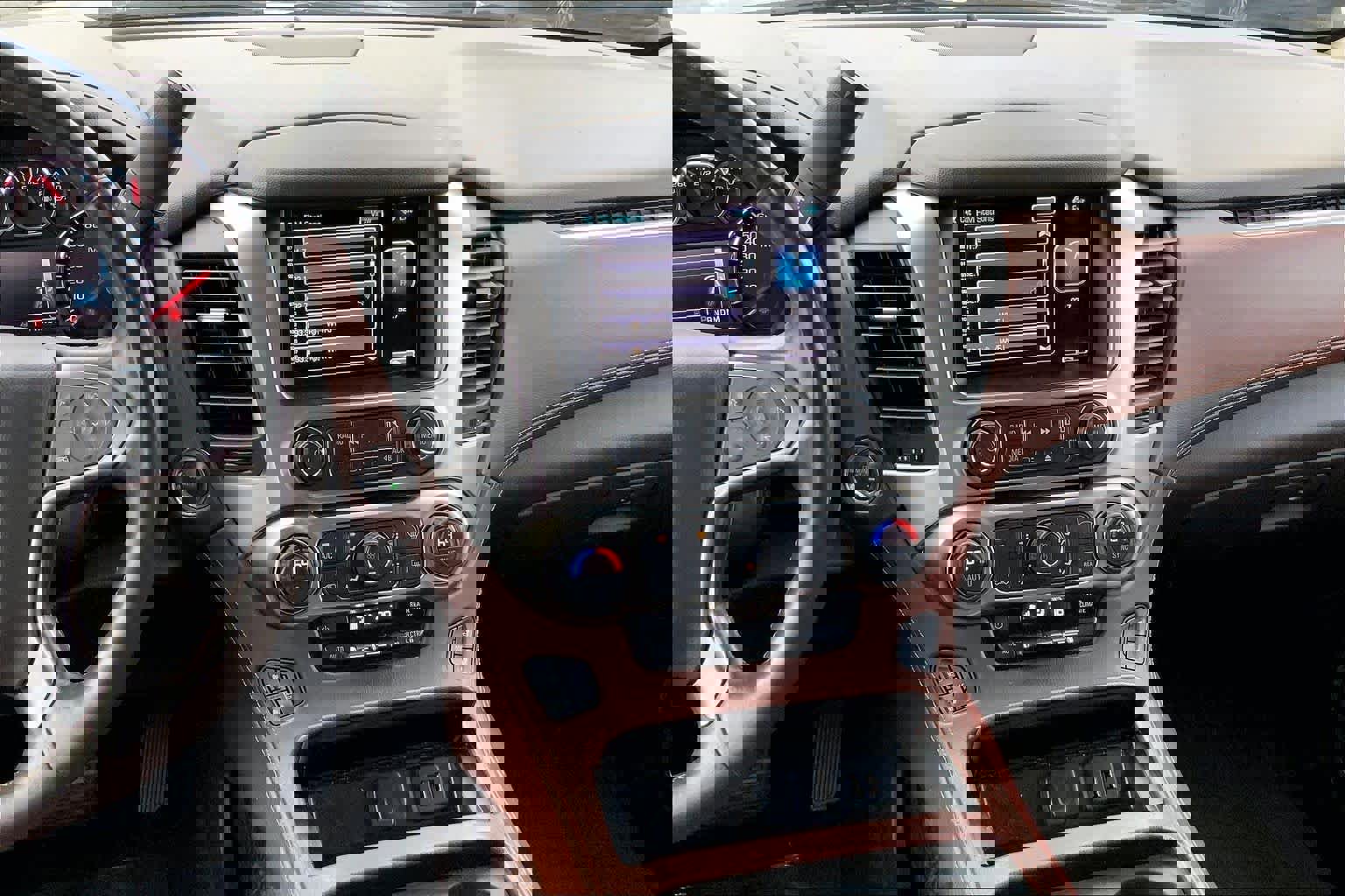 Used 2015 Chevrolet Tahoe LTZ RWD image 7