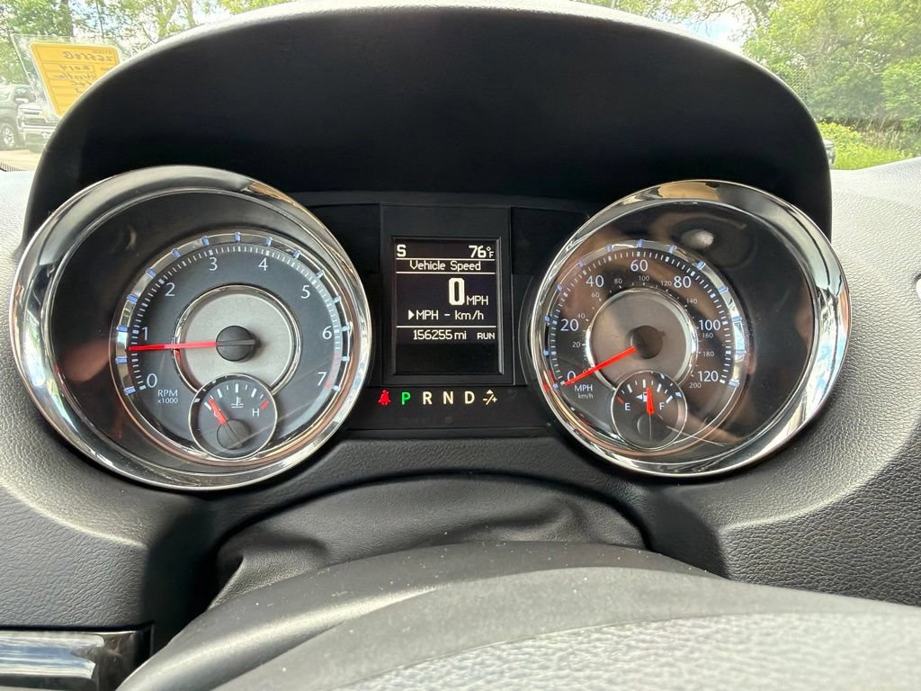 Used 2014 Chrysler Town & Country Touring FWD image 17