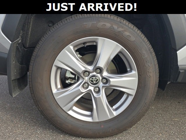 Used 2025 Toyota RAV4 XLE w/ Convenience Package image 6