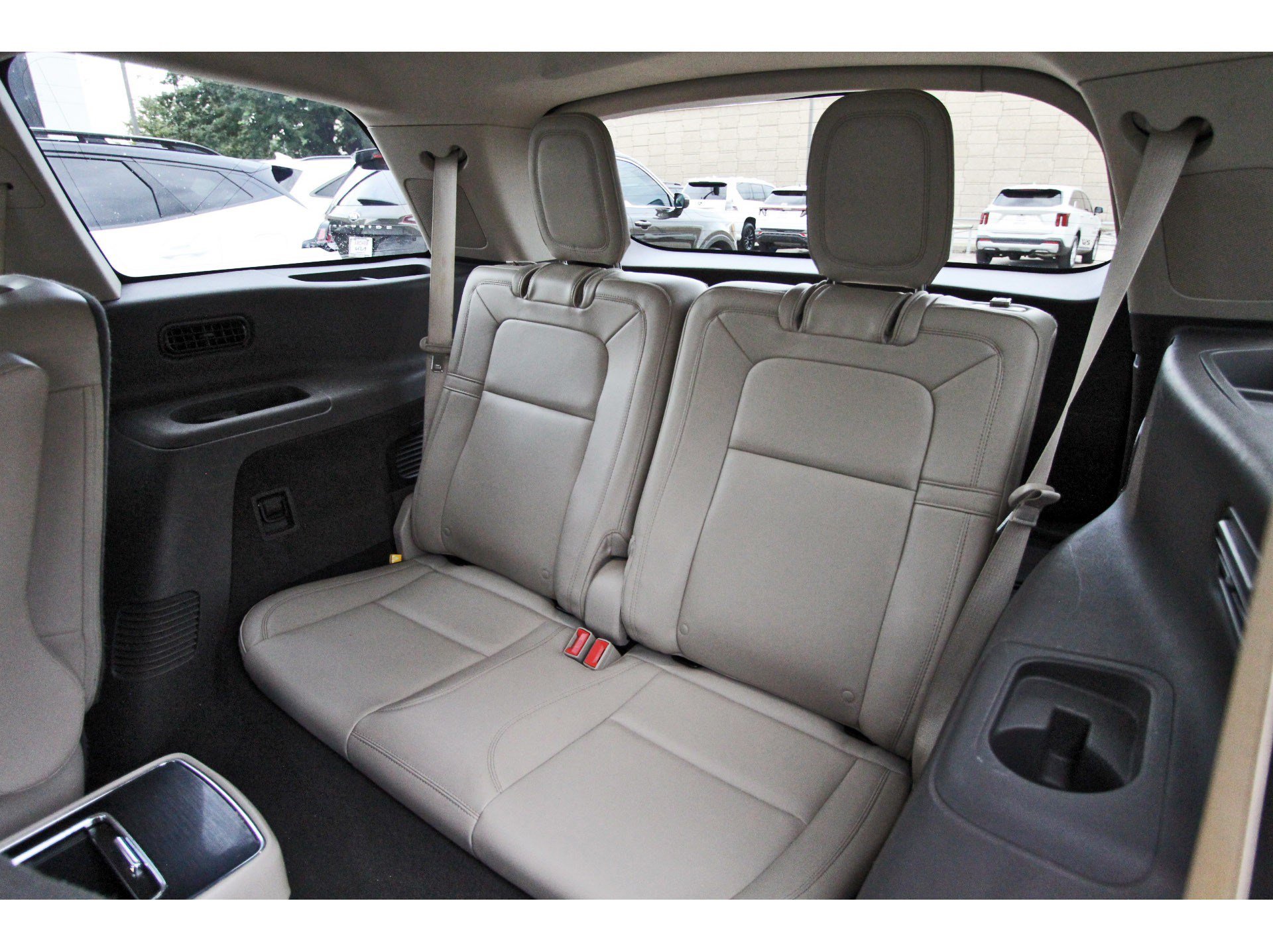 Used 2022 Lincoln Aviator Reserve w/ Equipment Group 201A RWD image 11