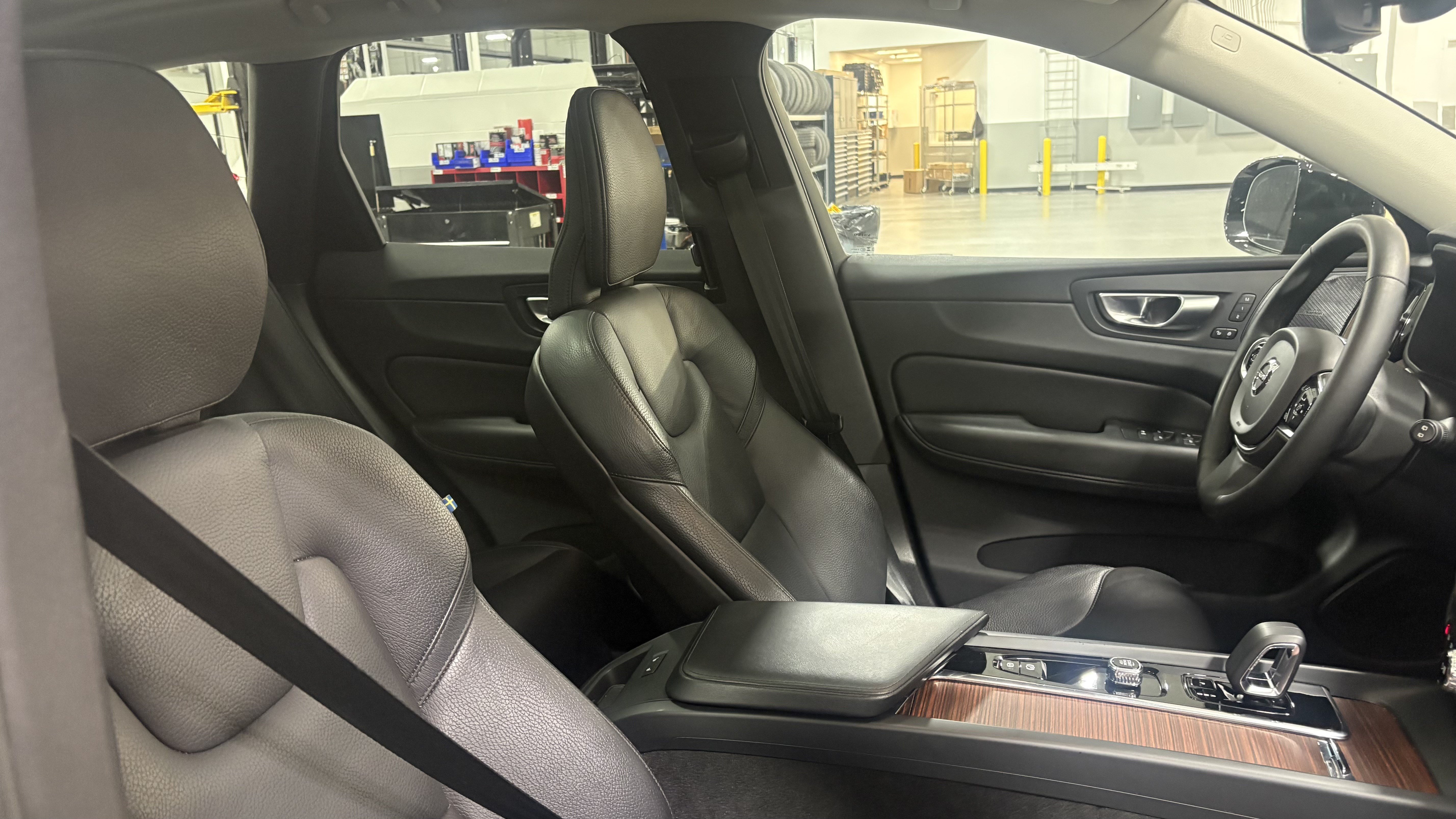 Used 2024 Volvo XC60 B5 Plus AWD/4WD image 28